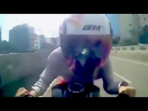 سائق دراجة نارية يوثق لحظة موته