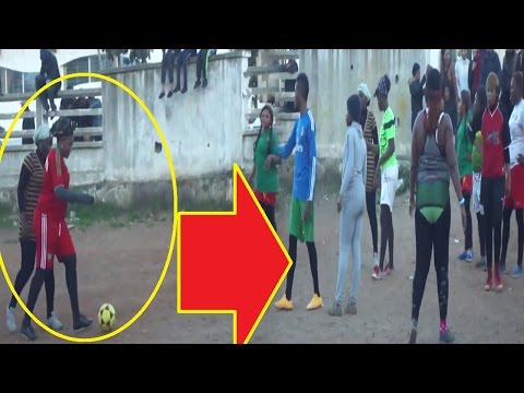 شاهدمهاجرات أفريقيات يلعبن كرة القدم في الأحياء الشعبية