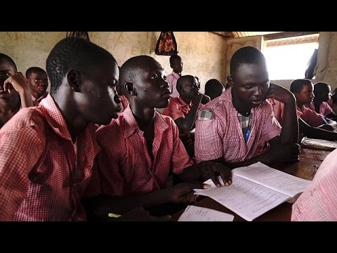 شاهد مخيم كاكوما يعني بالتعليم لمساعدة اللاجئين