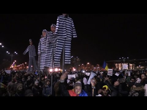 شاهد المواطنون ينظمون تظاهرة في بوخارست