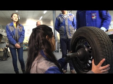 نساء طاجيكستان يقبلن على ممارسة مهن الرجال