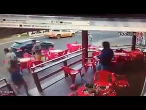بالفيديو امرأة تضبط زوجها برفقة عشيقته داخل مطعم