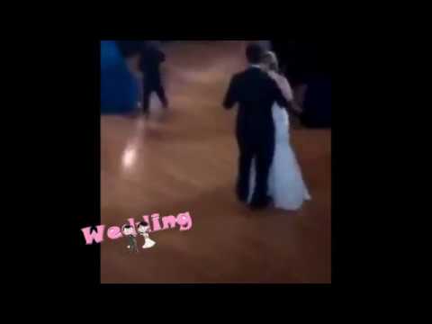 شاهدطفلة ترقص بطريقة غريبة في حفلة زفاف
