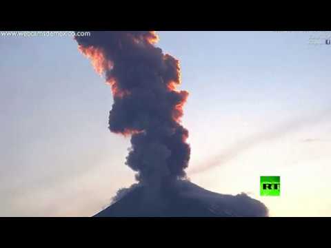بالفيديو شاهد لحظة ثوران بركان بوبوكاتيبيتل في المكسيك
