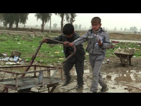 عراقيون يعودون إلى غرب الموصل رغم استمرار المعارك