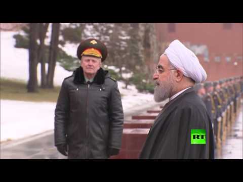 الرئيس الإيراني يضع أكليل الزهور على ضريح الجندي المجهول قرب الكرملين