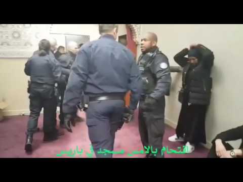 شاهد لحظة اقتحام أحد مساجد العاصمة الفرنسية باريس