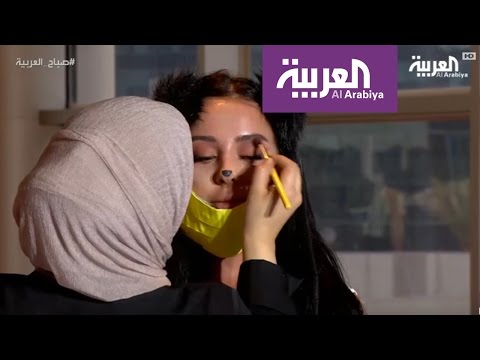 شاهد الكويتية حنان النجادة تحوِّل عارضة إلى أسد باستخدام كمام طبي