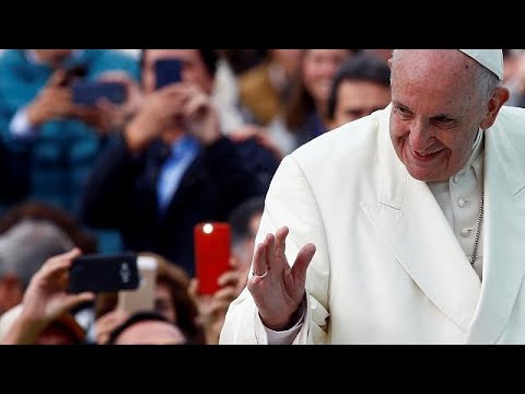 شاهد البابا فرانسيس يؤكّد أنّ هناك ظلامًا يهدّد ويدمر الحياة