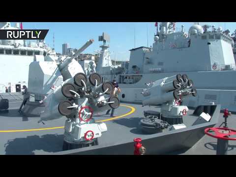 شاهد لحظة وصول سفن حربية صينية إلى فلاديفوستوك الروسية