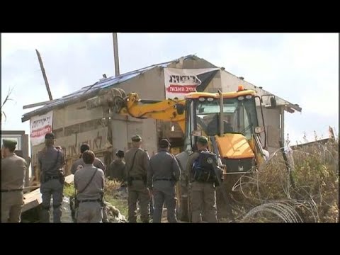 الشرطة الإسرائيلية تهدم مبنى في الضفة الغربية
