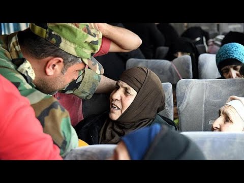 شاهد خروج الرهائن السورية من مناطق المعارضة