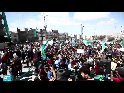 شاهد مئات اللائحات والهتافات في تظاهرات المدنيين في إدلب