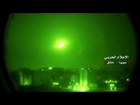 شاهد الدفاعات الجوية السورية تصدَّت لصواريخ إسرائيلية في محيط مطار دمشق
