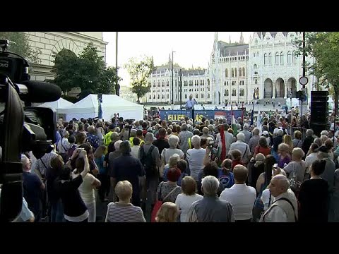المعارضة المجرية تعلن بدء سلسلة من المظاهرات اليومية في بودابيست