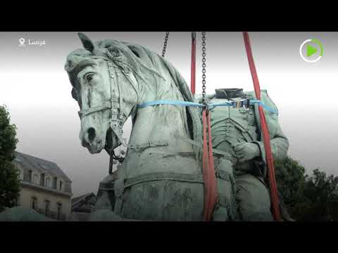 إزالة تمثال نابليون بونابرت من وسط مدينة روان الفرنسية