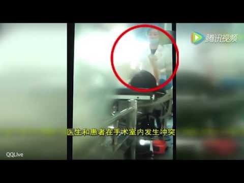 شاهدطبيبة تعتدي بالضرب على مريضة في غرفة العمليات