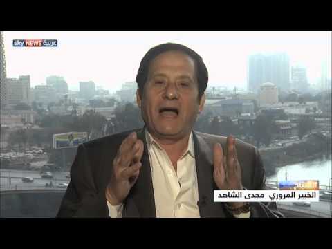 شاهد تظاهر عدد من سائقي التاكسي الأبيض للمطالبة بوقف عملها