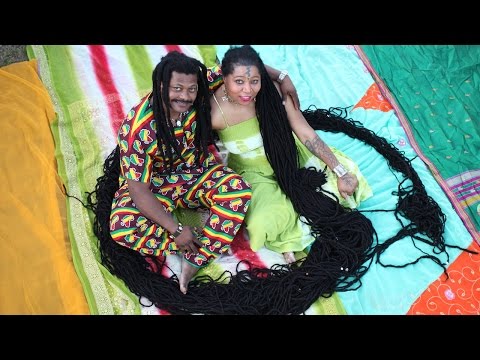 فيديو صاحبة أطول شعر في العالم تتزوج مصفف شعرها