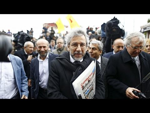 شاهد تأجيل محاكمة صحافيي جريدة جمهورييت التركية