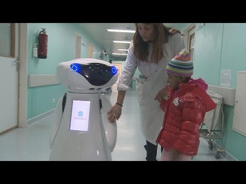 شاهد الرجل الآلي كاسبر يساعد مرضى السرطان من الأطفال