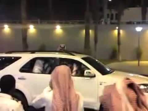 شاهد مشاجرة عنيفة بين مجموعة من السعوديين
