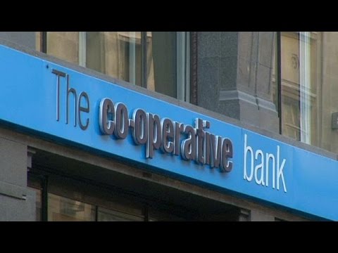 شاهد كوبيراتيف بنك يسجل خسائر في بريطانيا