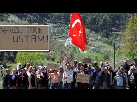 رجال قرية تركية يتظاهرون ضد رفض النساء الزواج منهم