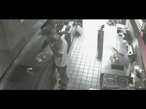 بالفيديو  شاب يقتحم مطعمًا لعمل ساندويتش بورجر