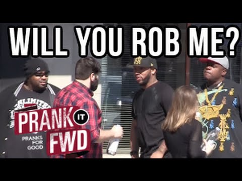 بناني يستعين بـ”العسكر والحرامية” لطلب يد صديقته في أميركا