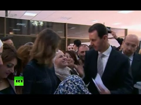 لحظة إدلاء بشار الأسد وقرينته بصوتيهما في الانتخابات البرلمانية