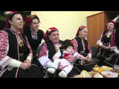 فيديو النسوة يحيين التراث الغنائي الشعبي في بلغاريا