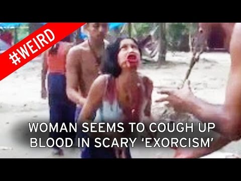 فيديو امرأة تبصق دما