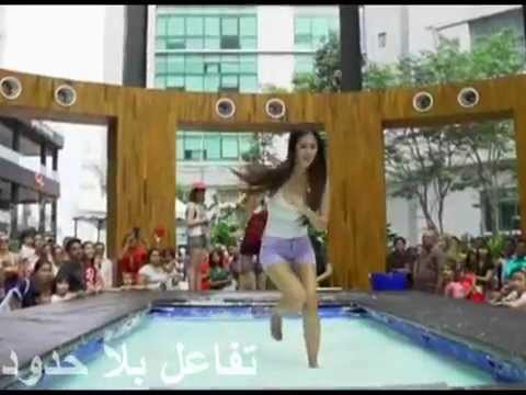بالفيديو فتاة تسير على الماء في حوض سباحة بطريقة مذهلة