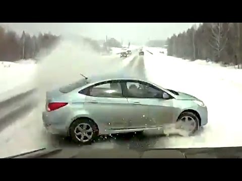 كاميرا سيارة ترصد حادث اصطدام مروع فى روسيا
