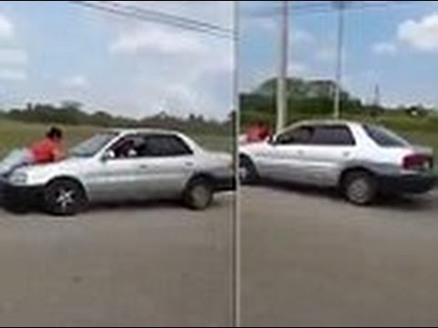 بالفيديو رجل يعاقب زوجته بطريقة وحشية