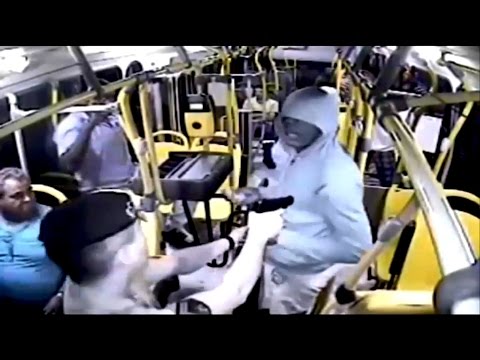 مفاجأة عسكرية للص حاول سرقة حافلة في البرازيل